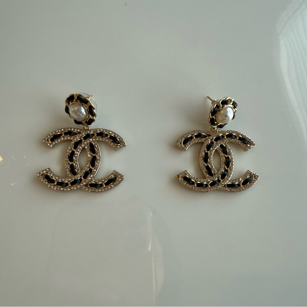 Chanel CC Logos Round Leather Dangle Pearl Earrings Gold Tone Authentic with Box - Picture 2 of 10